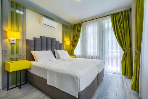 Twin Apart Hotel
