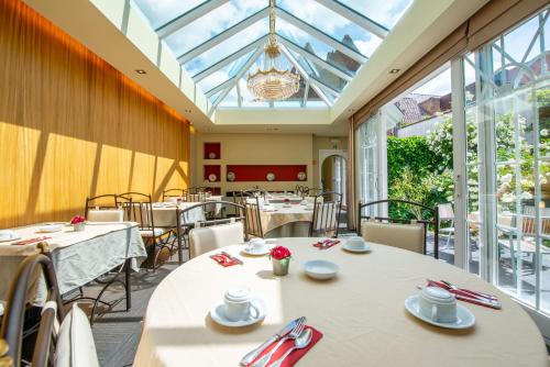 The Black Swan Hotel