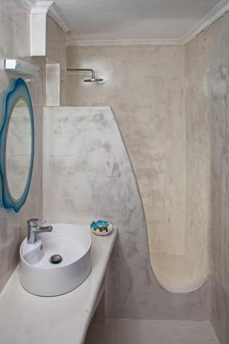 Roula Villa Studios & Apartments