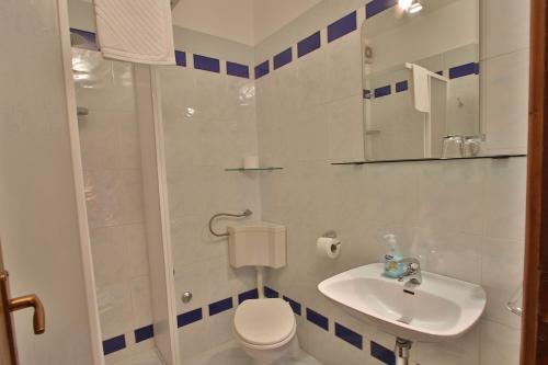 Rooms and apartments Feral