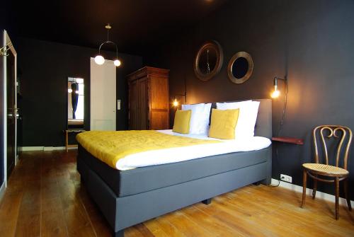 1637: Historic Canal View Suites