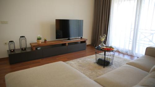 Orchid Hills - heated swimming pool