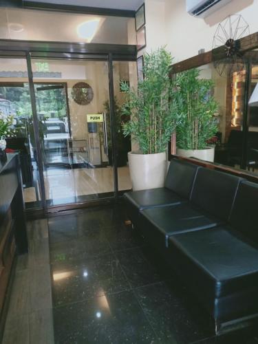 East Square Inn