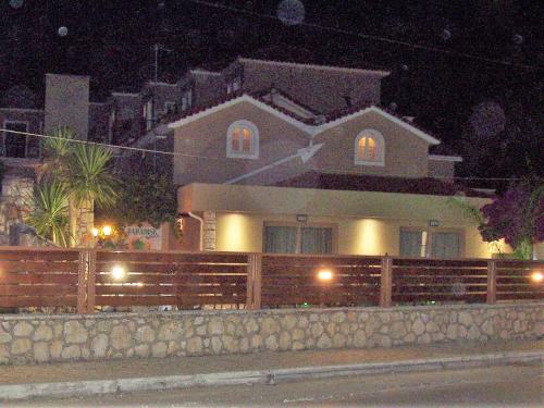 Paradise Apartments & Studios