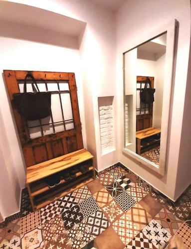 2 Bedroom Apartment near Heroes Square