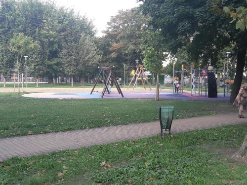 2 Bedroom Apartment near Heroes Square