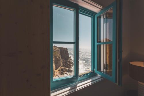Azenhas Do Mar West Coast Design & Surf
