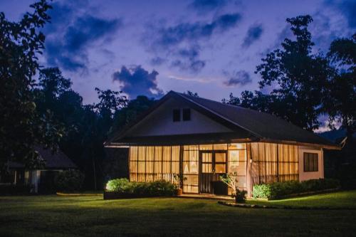 The Cabins At LVF