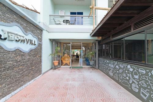 Jeonvill Travellers Inn by RedDoorz