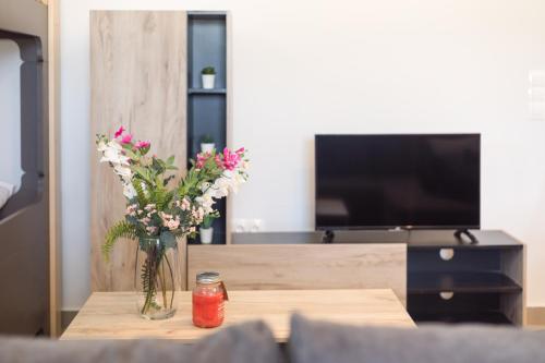 Local Hostel & Suites