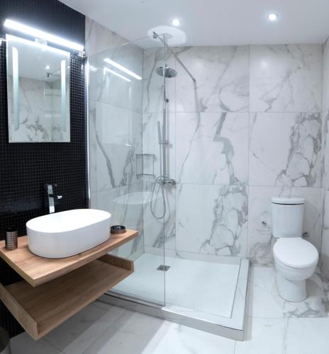Plaka Arch Suites