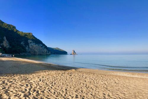 Sebastian's - Agios Gordios beach