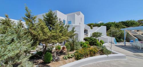 Sarakiniko Rooms