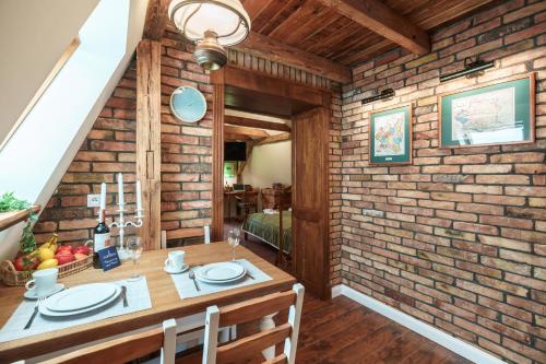 Old House Apartments