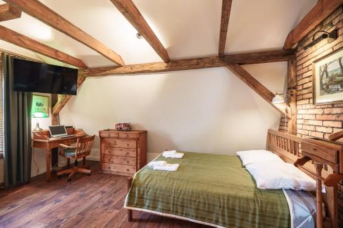 Old House Apartments