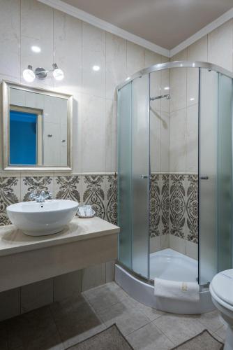 Hotel Bíbic, Tüskevár Panzió és Horgásztó