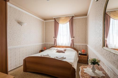 Hotel Bíbic, Tüskevár Panzió és Horgásztó