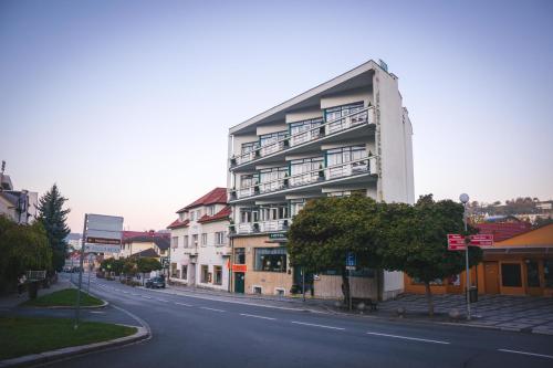 Krystal Hotel