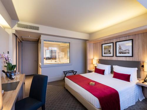 A. Roma Lifestyle Hotel