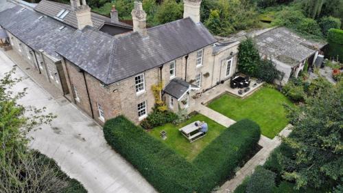 Wayside , 3 bed , 2 bath charming house close to Lincoln