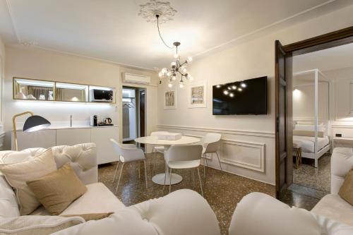 San Marco Suite 755