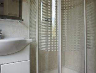 The Maiden Oval Hotel