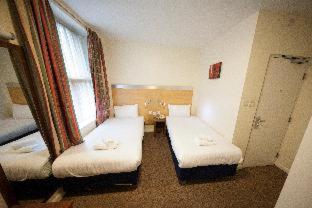 The Maiden Oval Hotel