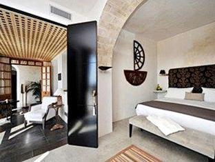 Hotel V