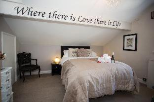 Holly Lodge Guest House