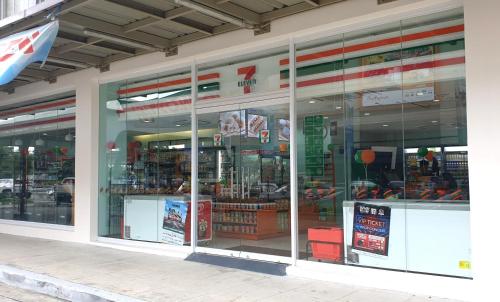 Amaia Steps Capitol Central