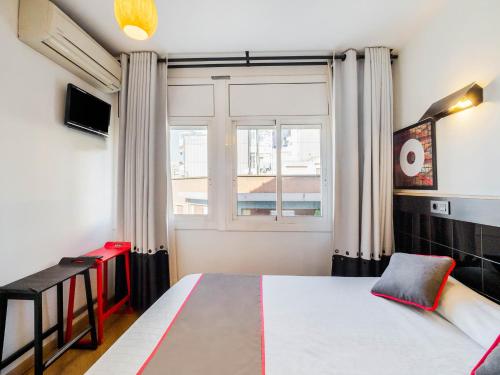 Hostal Athenas Sant Adria de Besos