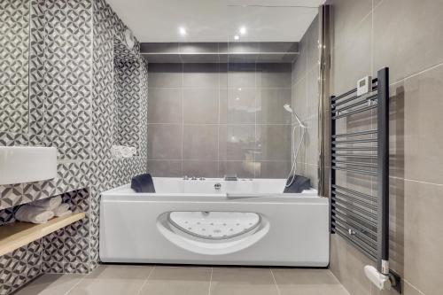 Lucien et Marinette Hotel