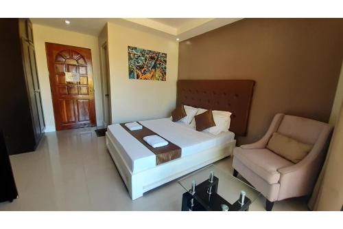 Adelaida Pensionne Hotel y OYO