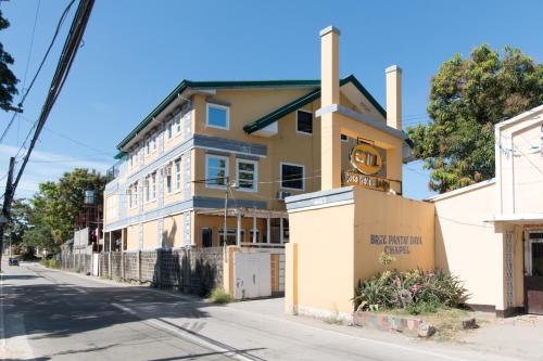 RedDoorz @ Teofila Lodge