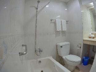 Golden Peak Hotel & Suites