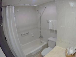 Golden Peak Hotel & Suites