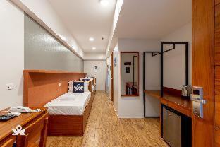 IHotel Uptown BGC
