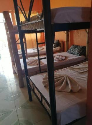 Guanna's Place Room And Resto Bar