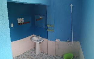 Guanna's Place Room And Resto Bar