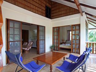 El Galleon Beach Resort