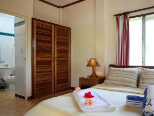 El Galleon Beach Resort