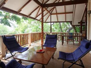 El Galleon Beach Resort