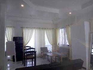 Luna Oslob Travellers Inn