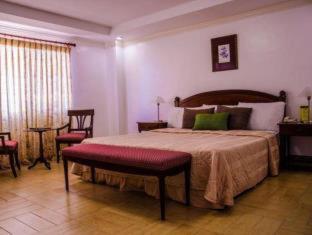 Tagaytay Country Hotel