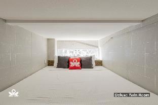 Selah Pods Hotel