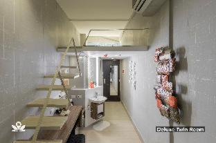 Selah Pods Hotel