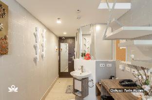 Selah Pods Hotel