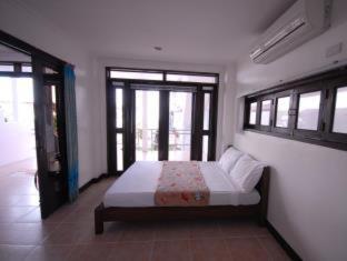 Club Boracay Apartelle