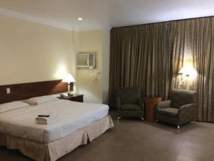 Dottie's Place Hotel & Restaurant