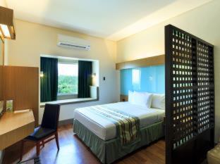 Microtel by Wyndham South Forbes